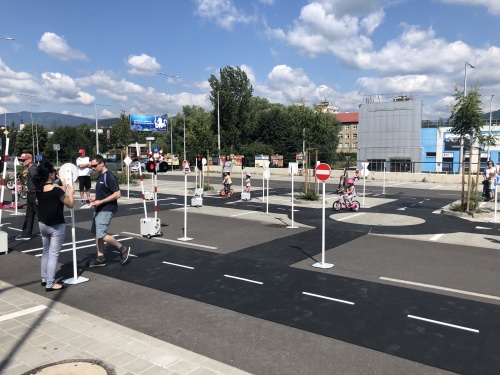 Parkovisko pred Terminalom sa zmenilo na cestnú premávku🚧🚦